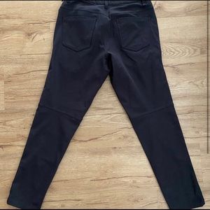 Lululemon ABC slim fit (wrapstreme)